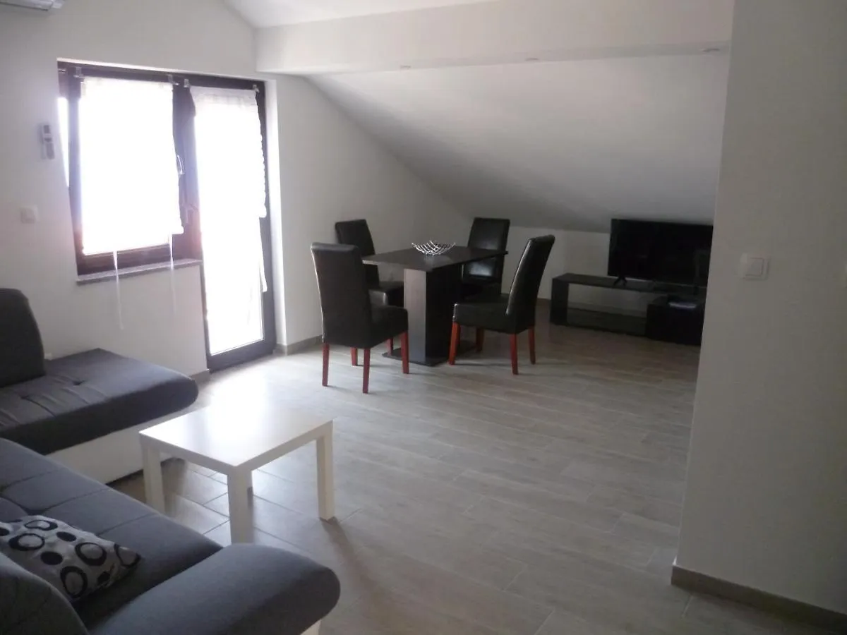 Apartment Jana Traù